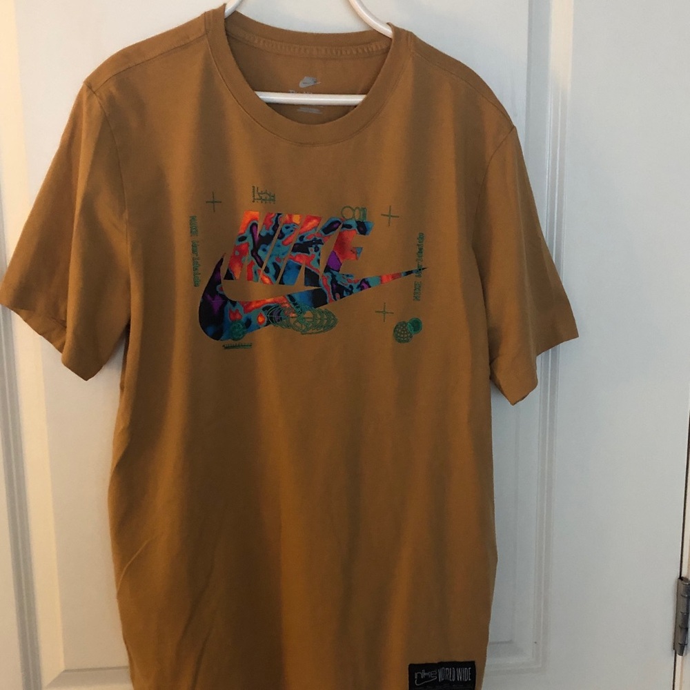 Nike Men's Brown Graphic Tee